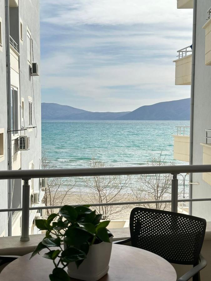 Trea Accomodations - On Private Beach With Sunbed & Umbrella Vlorë Exterior foto
